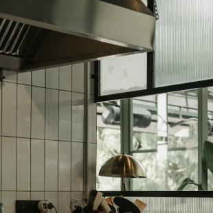 Le nettoyage de la hotte de cuisine en restaurant, une obligation de sécurité à ne pas négliger